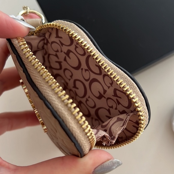 Guess heart shape coin purse - Picture 3 of 5